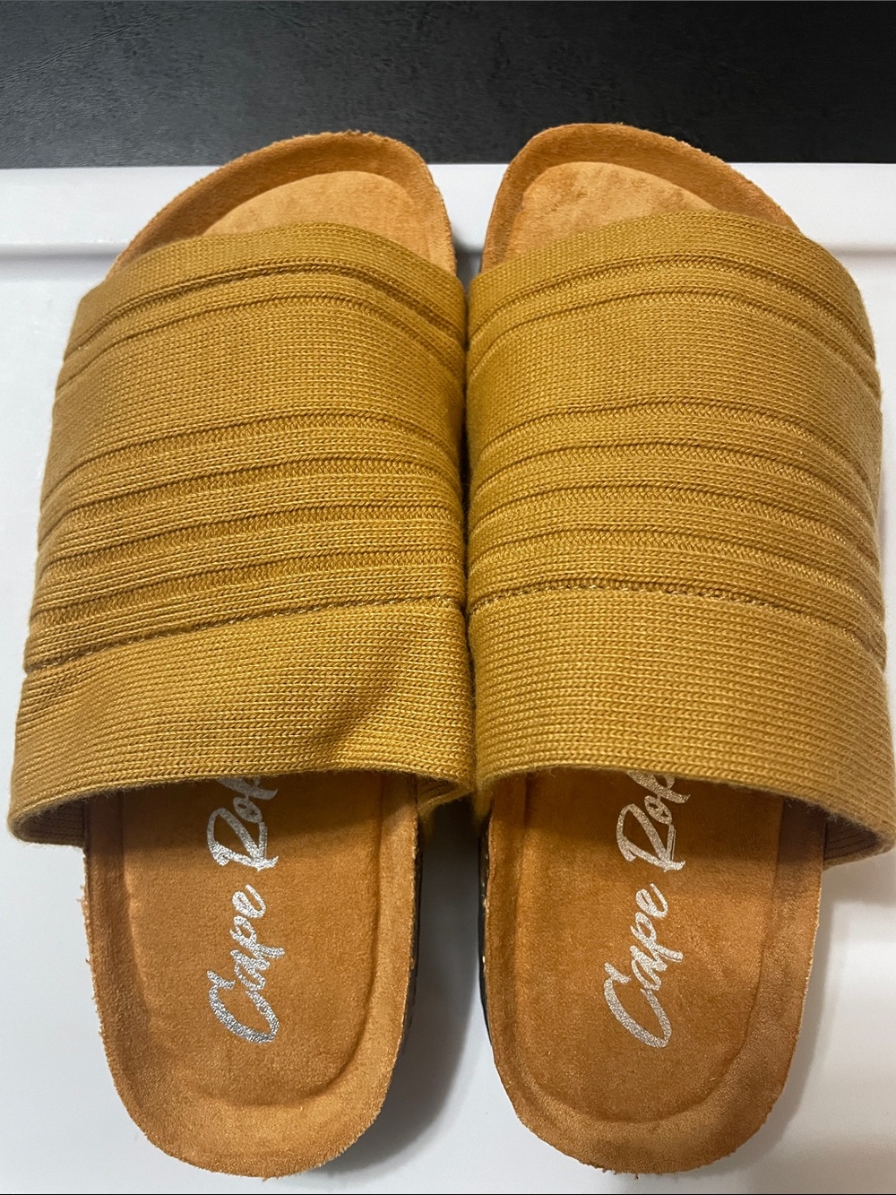 Cape Robbin Calida Beige Slide Sandals Sz.5.5  NWT